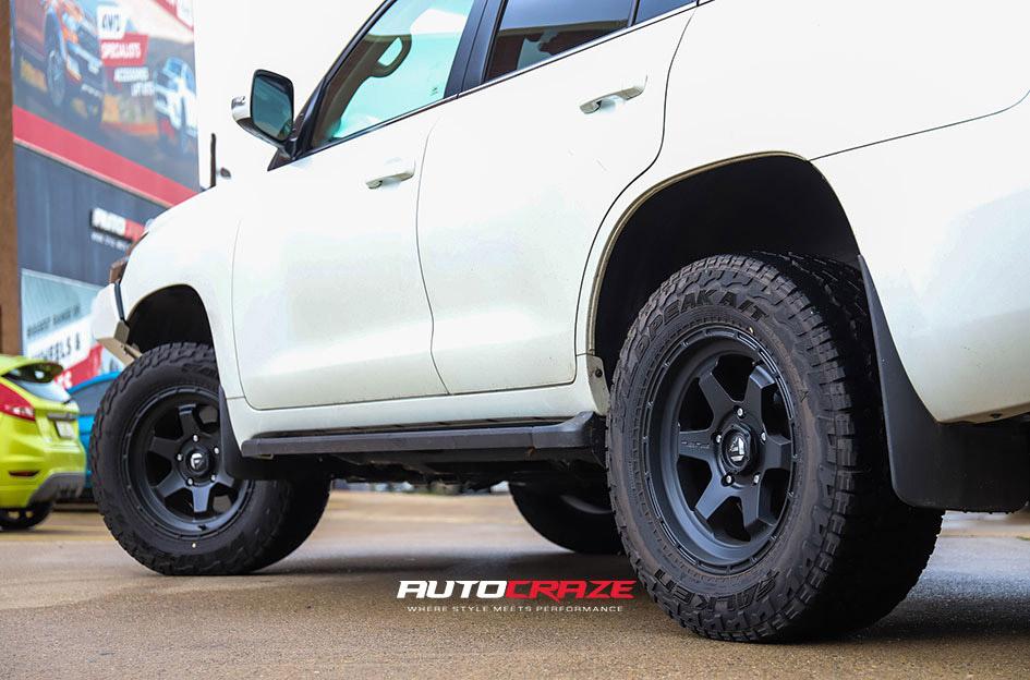TOYOTA LANDCRUSIER SHOK MATTE BLACK